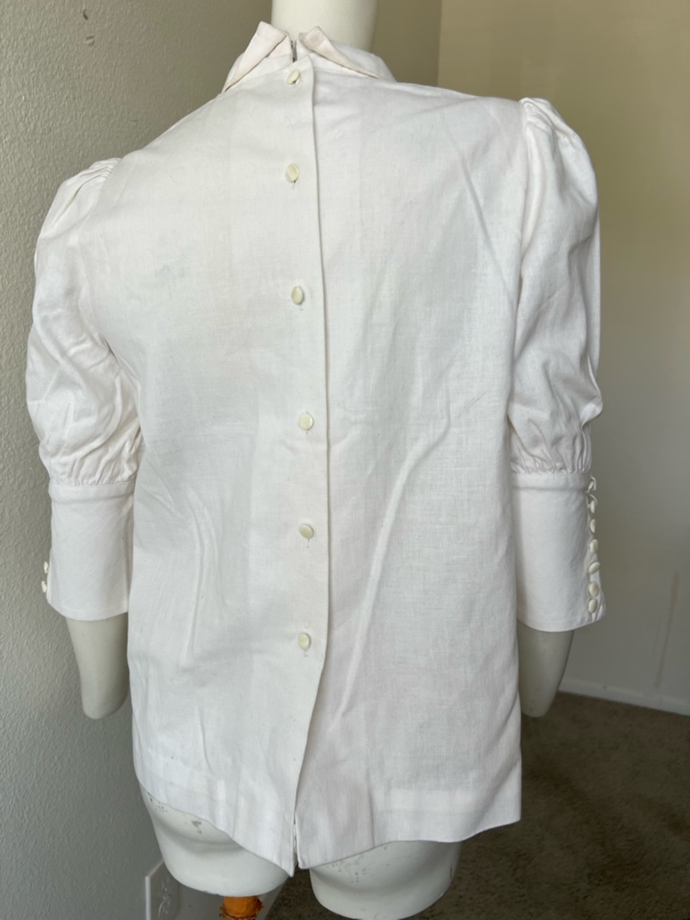 VINTAGE LINEN BLOUSE, EMBROIDERED BEAUTIFUL - Puff Sleeve Blouse - Picture 2 of 16